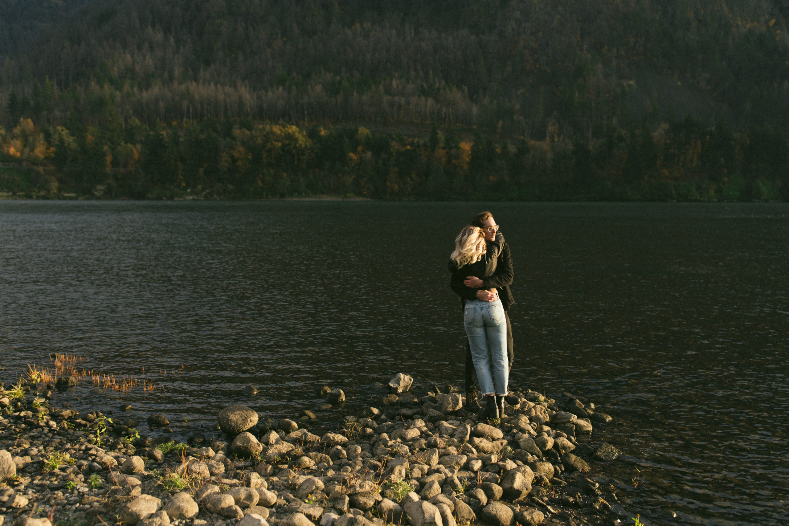 engagement session in the Columbia gorge