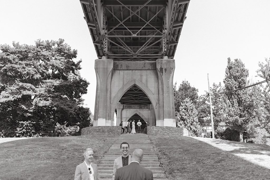 guest arriving at cathedral park wedding